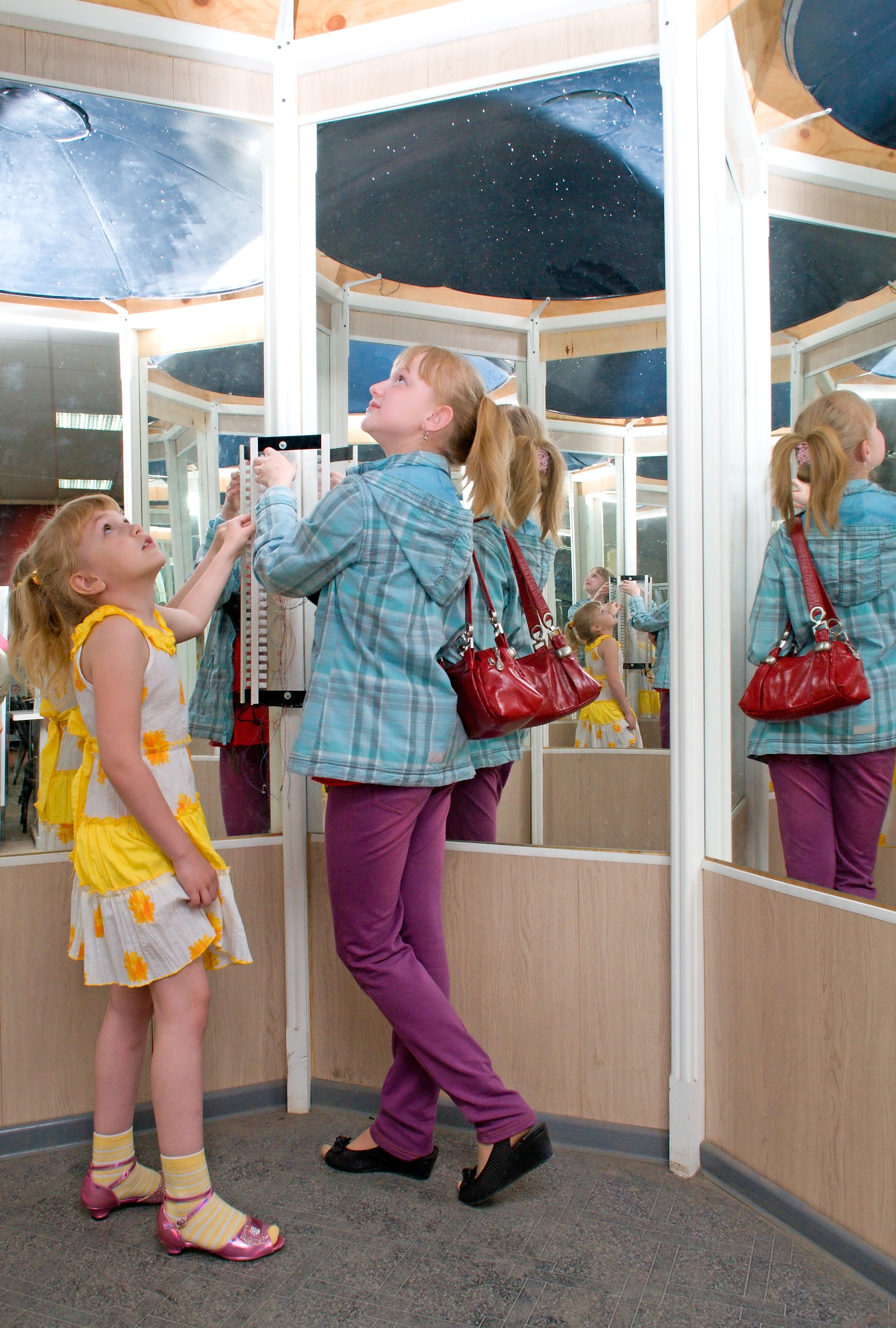 Зеркальная комната