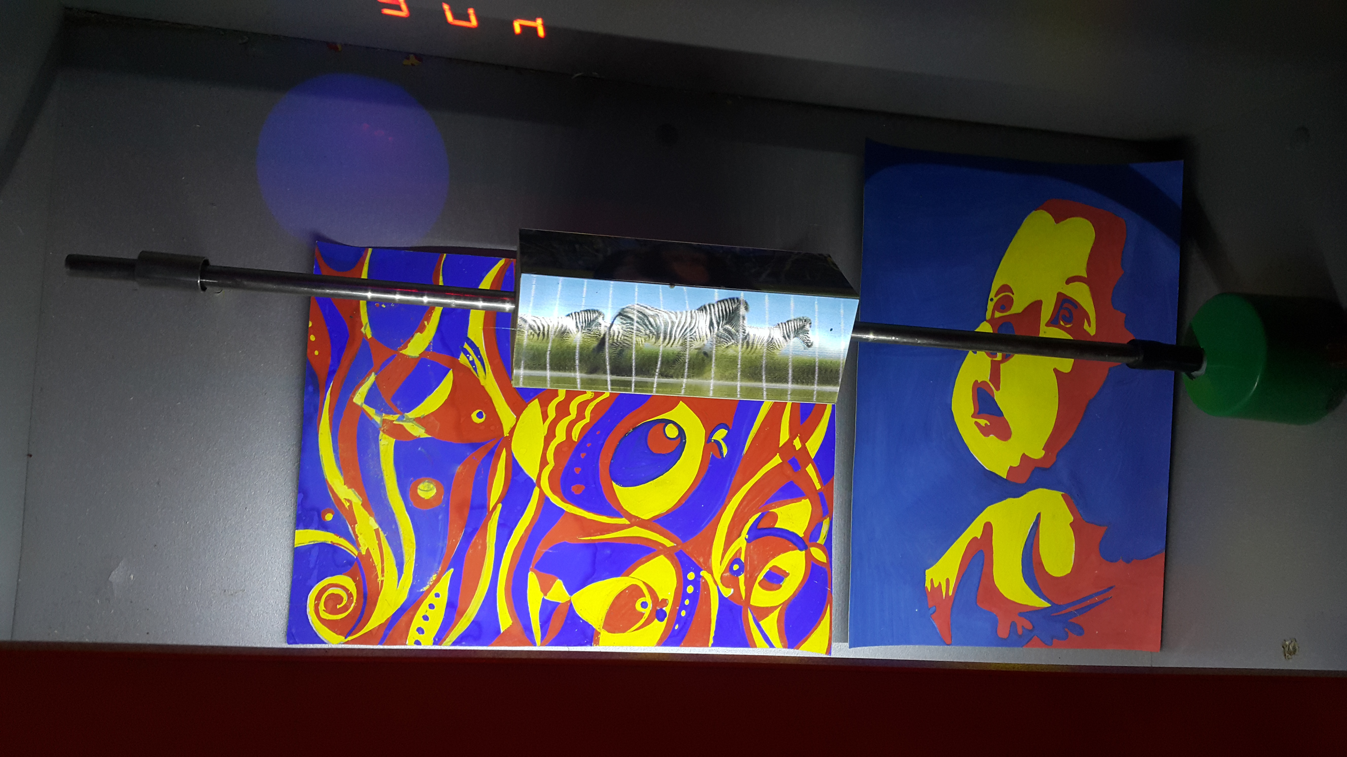 Три цвета и картинка