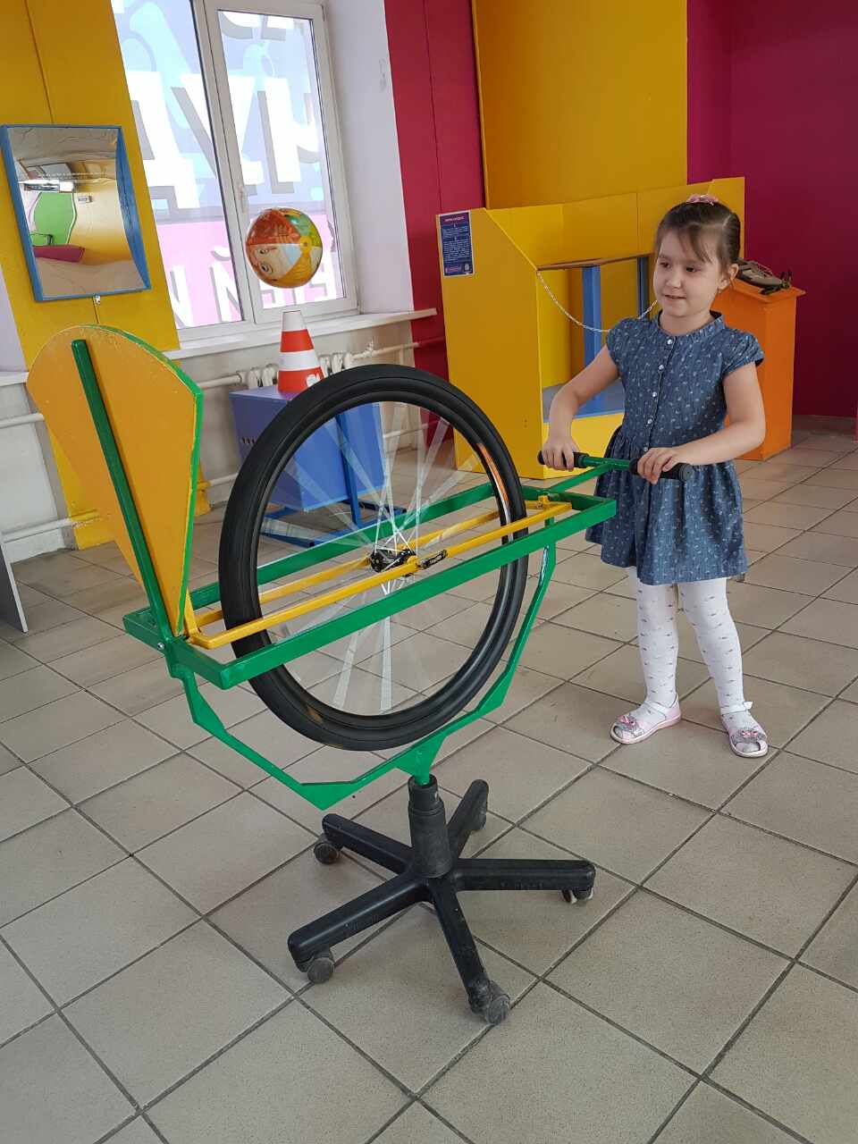 Колесо на подставке